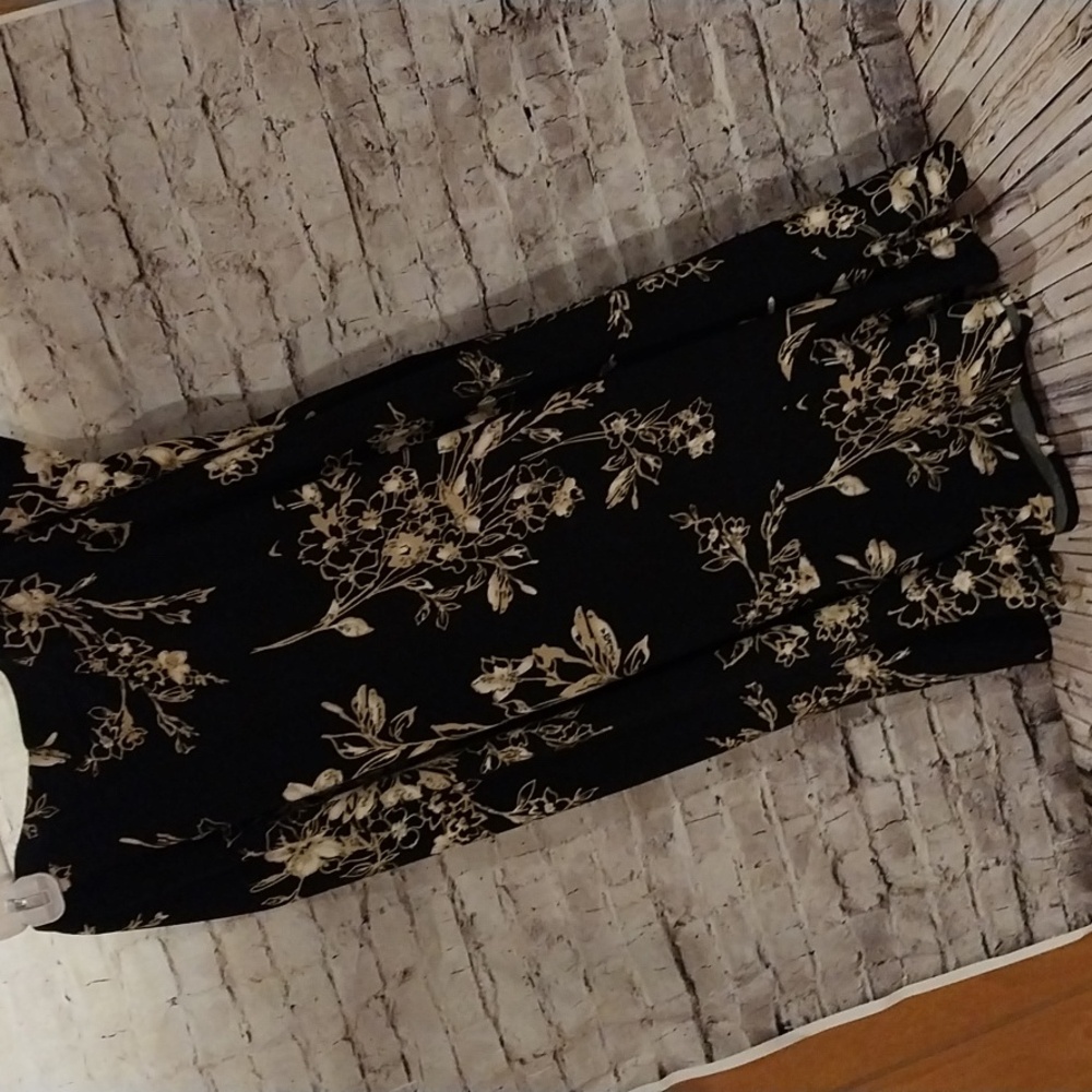 Black and tan floral print skirt in 2x by Alfred Dunner.